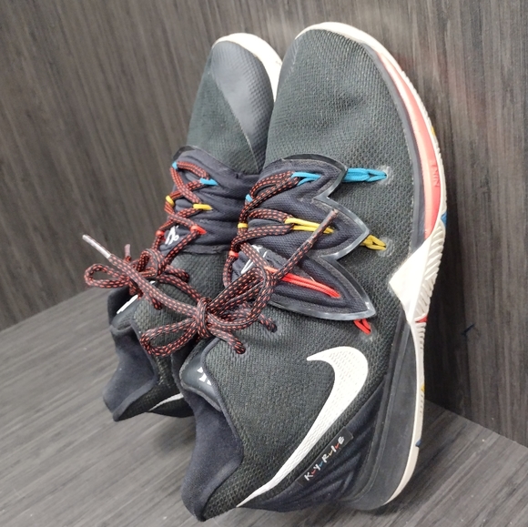 Nike Kyrie Friends Edition Sneakers, Size 7Y - Picture 4 of 9